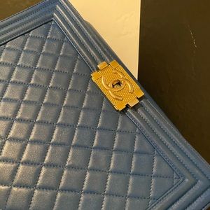 Chanel Boy Quilted Calfskin Gold-tone / Blue